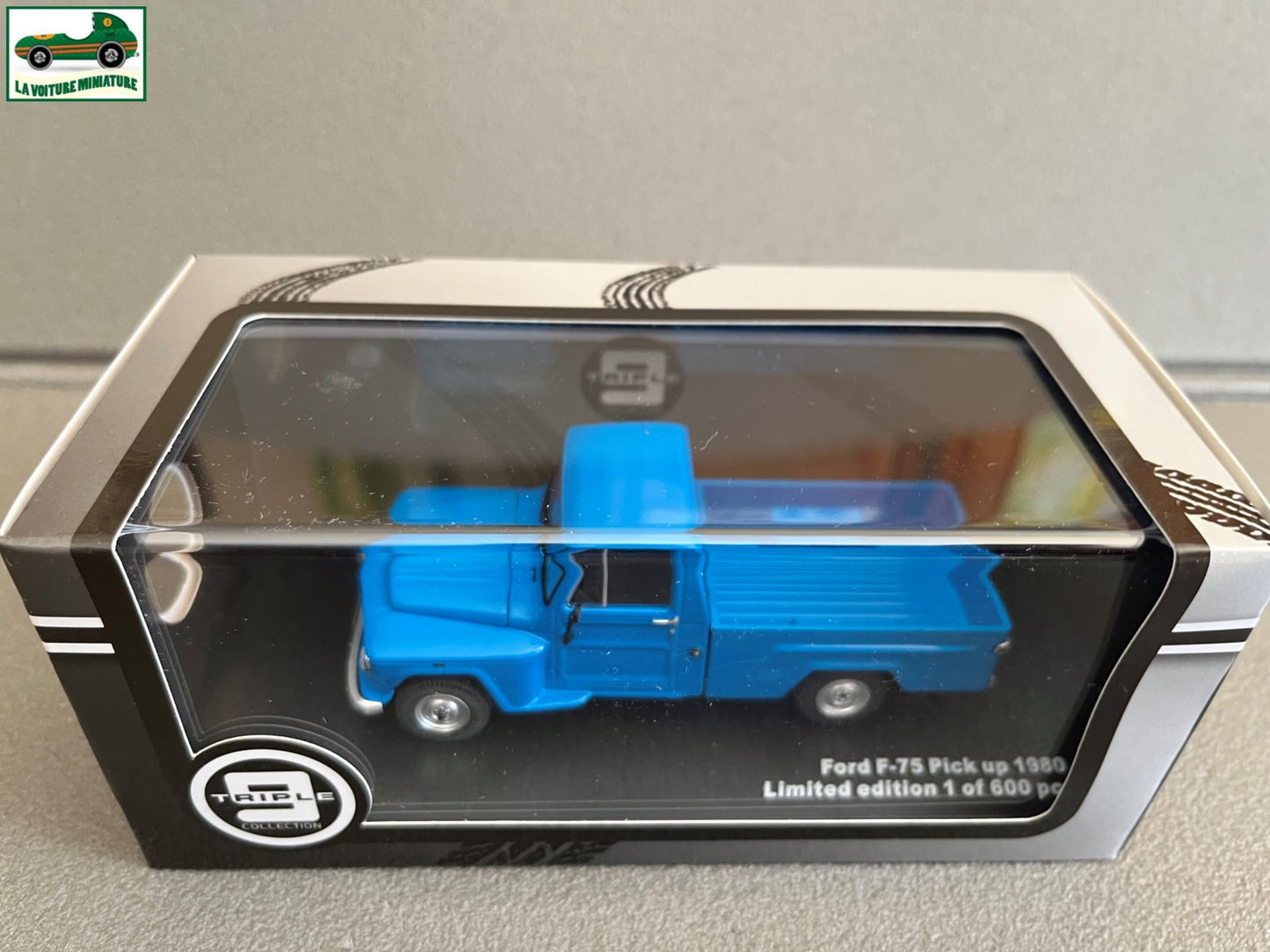 Voiture Miniature Ford F-75 Pick Up 1980 Triple 9 au 1/43