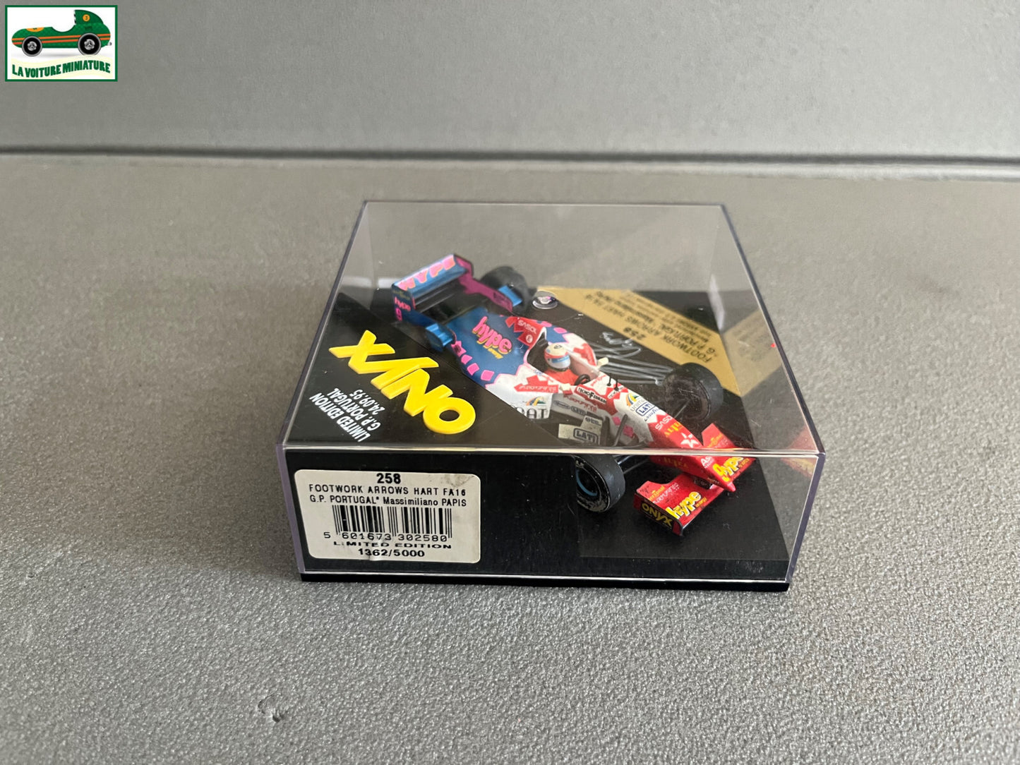 Voiture miniature F1 Onyx 258 Footwork Arrows Hart FA16 Signée Papis au 1/43