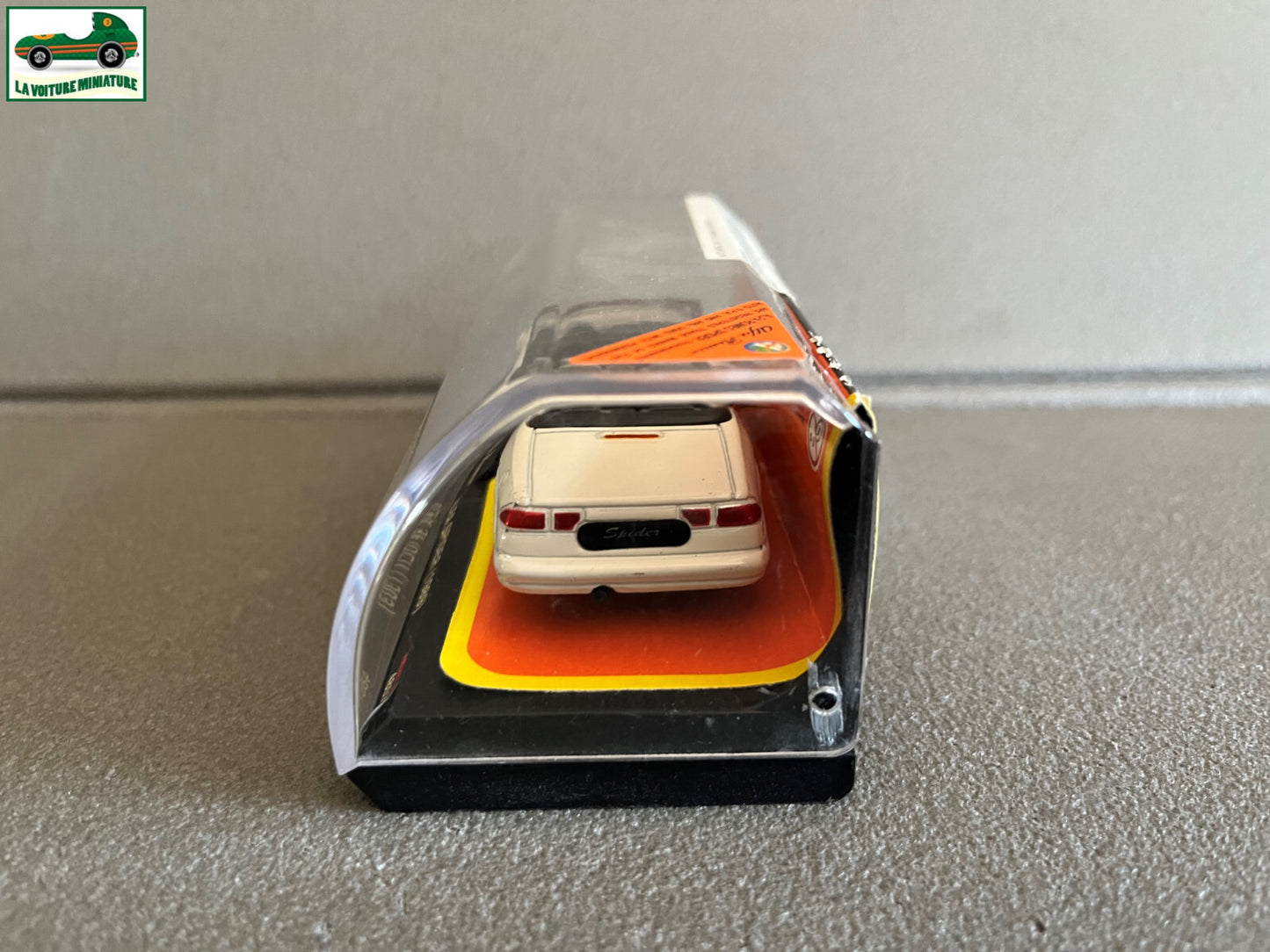 Voiture Miniature Alfa Romeo Spider 1989 New Ray au 1/43