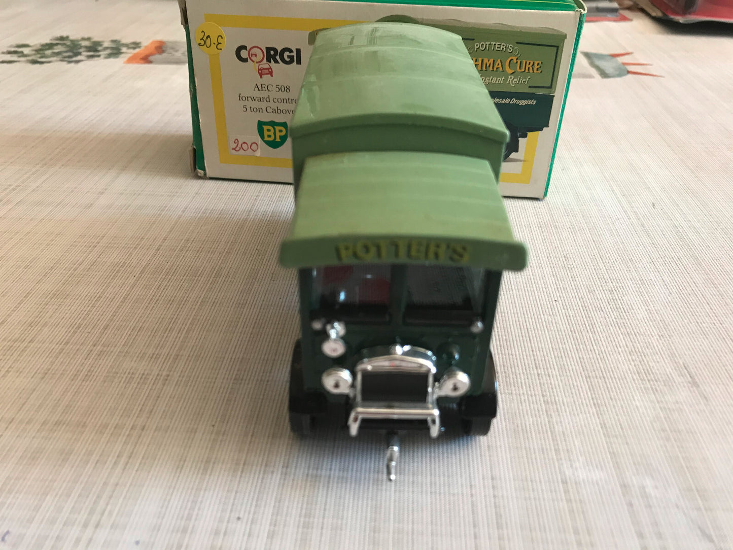 Voiture Miniature Camion Fourgon AEC 508 Asthma Cure Corgi 1/43