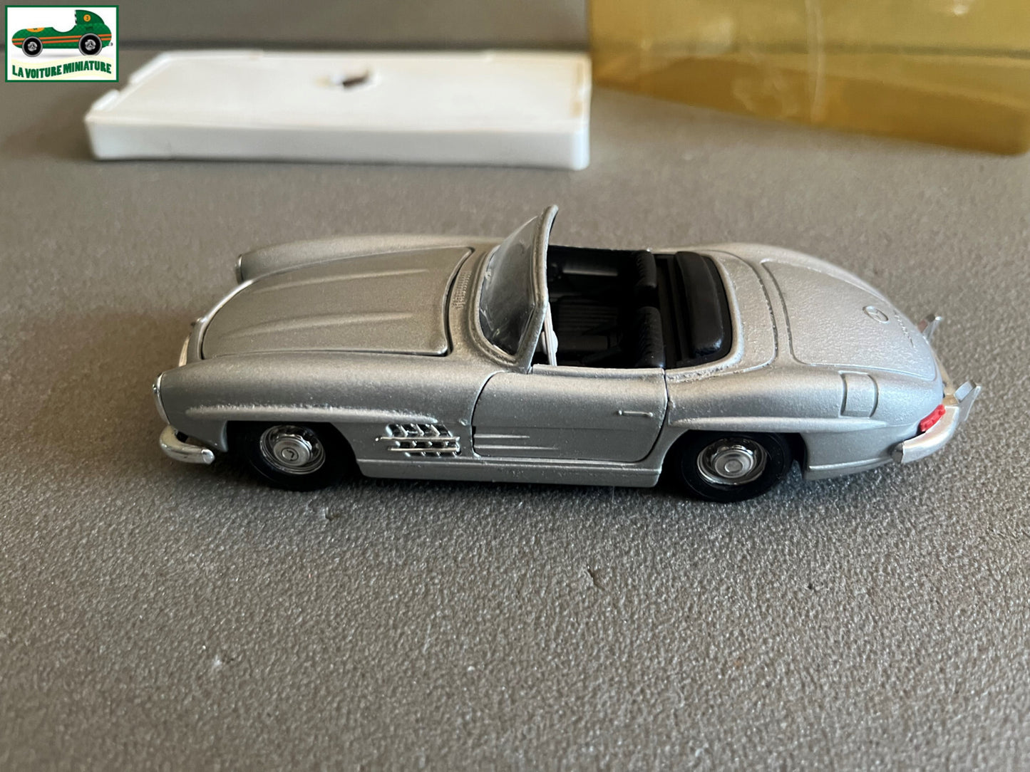 Voiture miniature Mercedes Benz 300 SL Guisval au 1/30