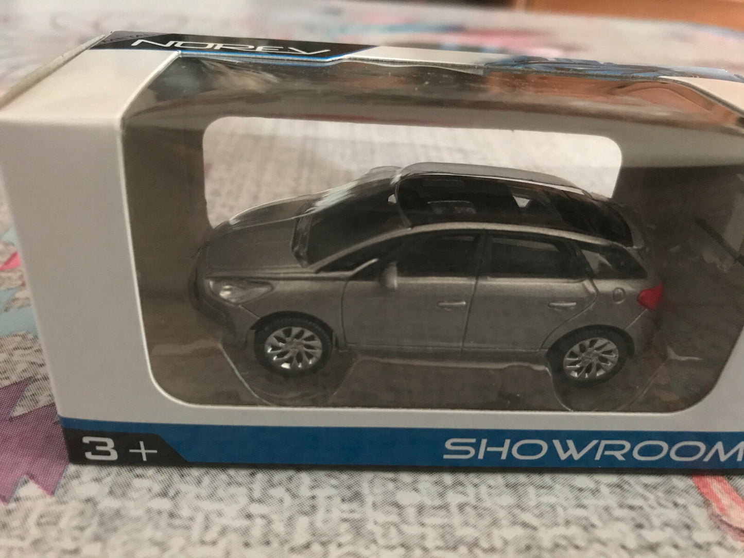 Voiture miniature Citroen DS Norev ShowRoom 3 inches 1/64