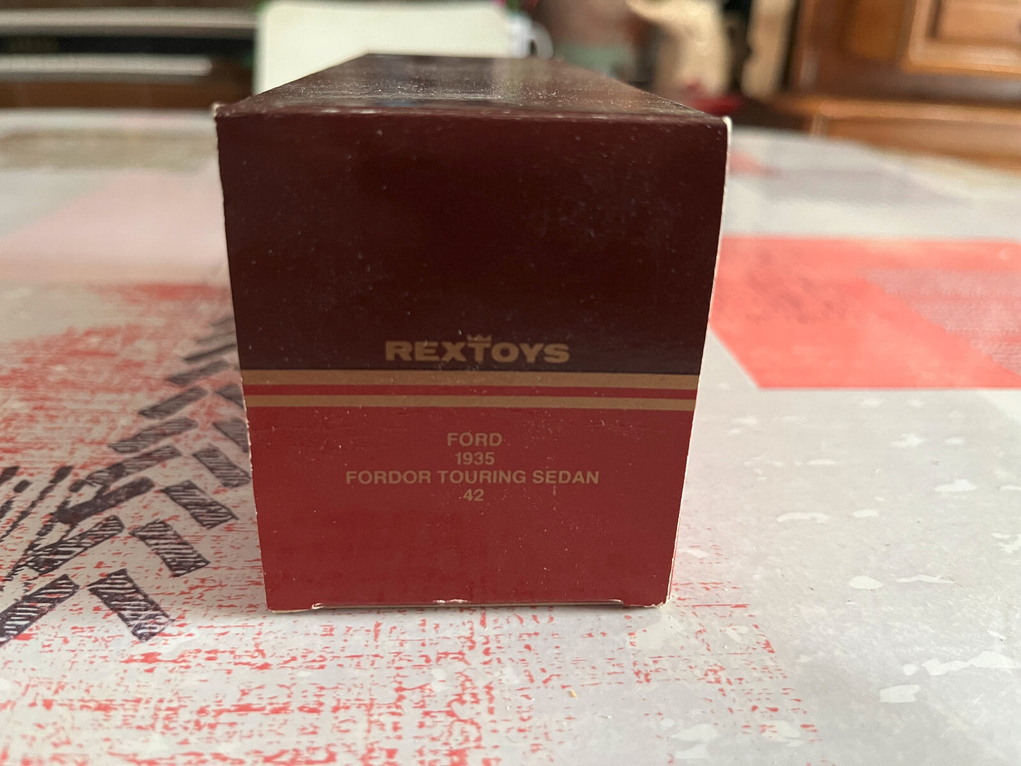 Voiture Miniature Ford 1935 Fordor Touring Sedan 42 Rextoys 1/43