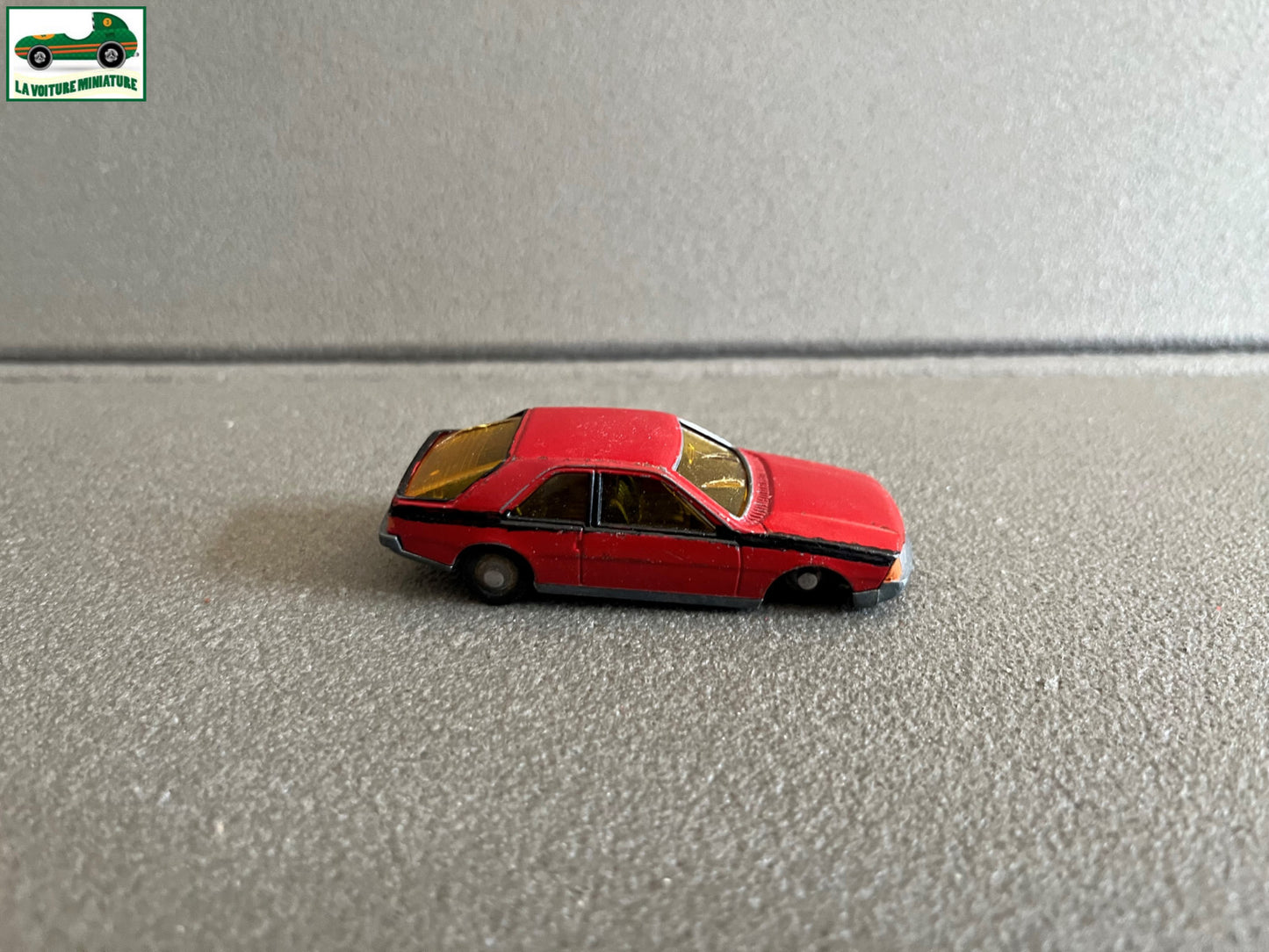 Ancienne Miniature Voiture Renault Fuego Norev Mini Jet 1/64 Epave