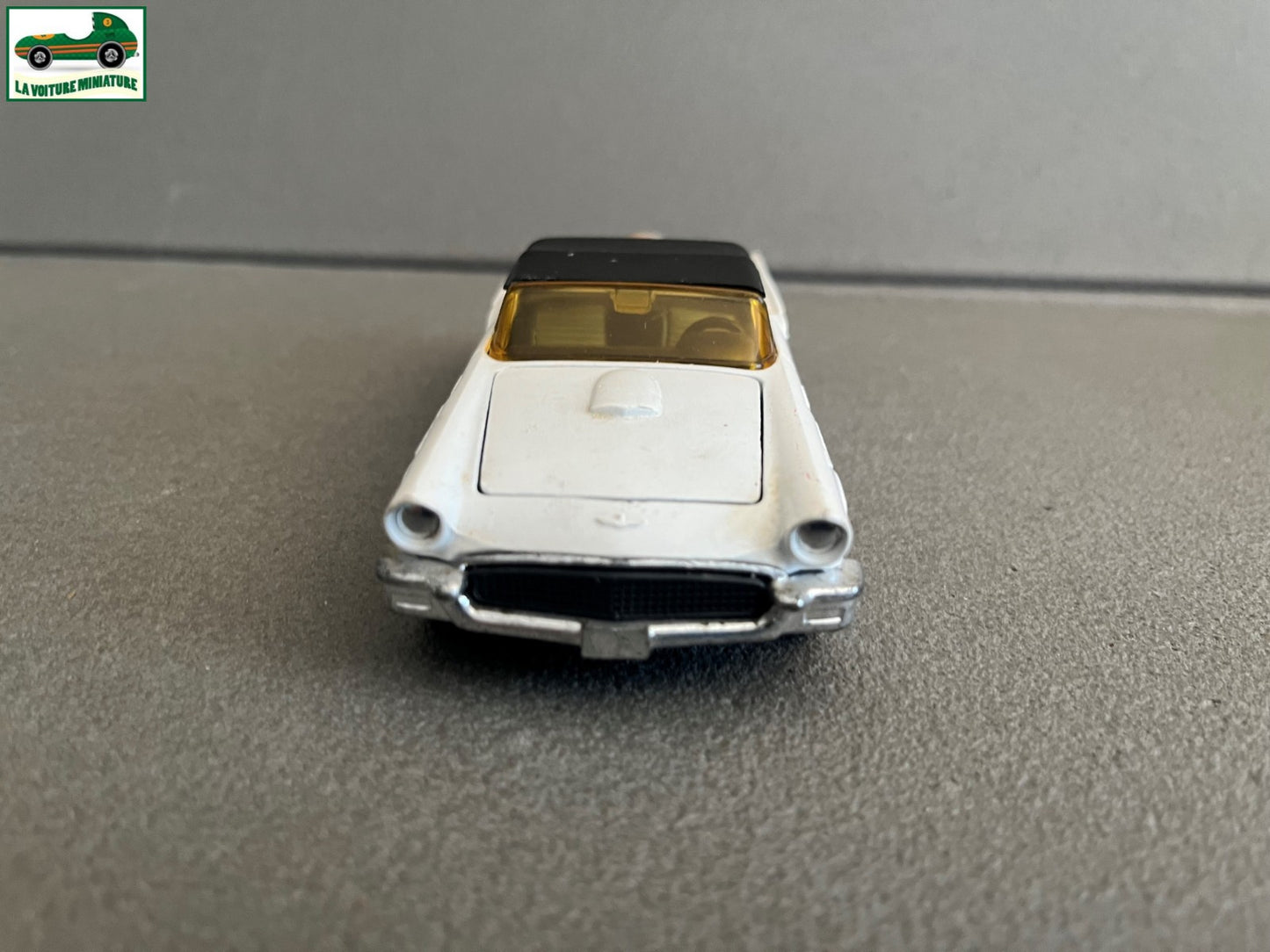 Voiture Miniature Ford Thunderbird Corgi Made in GT Britain au 1/35 1/36
