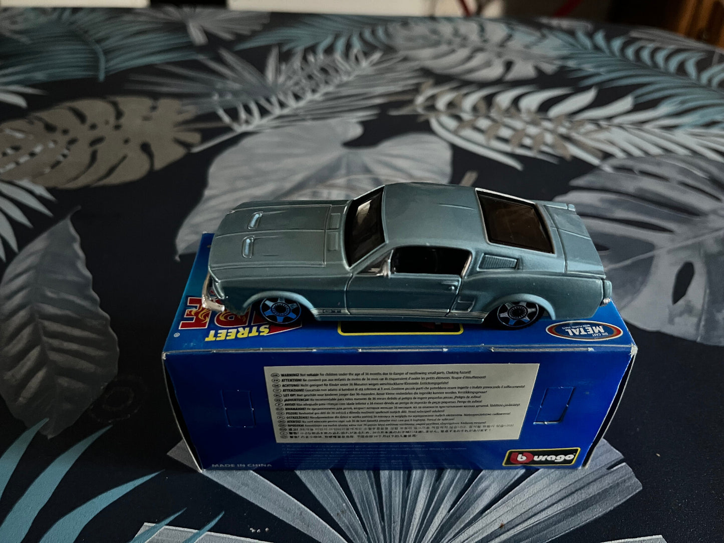 Voiture miniature Ford Mustang GT Burago 1/43