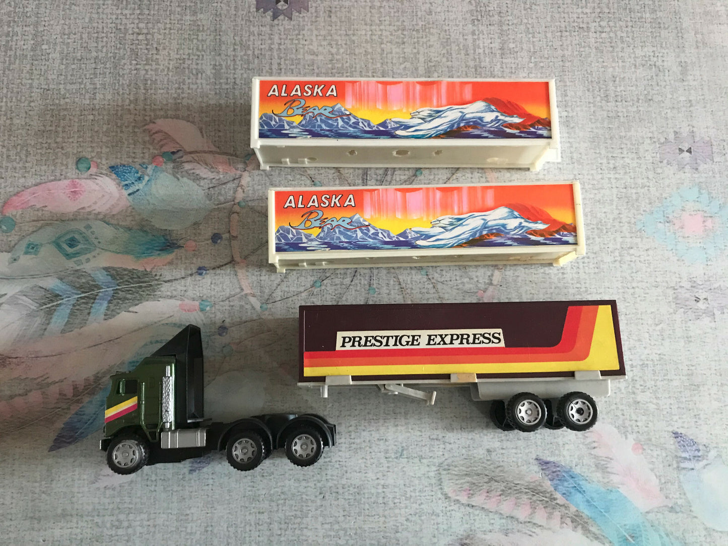 Ancienne Miniature Camion Semi Remorque Alaska Bear Prestige Express Plastique