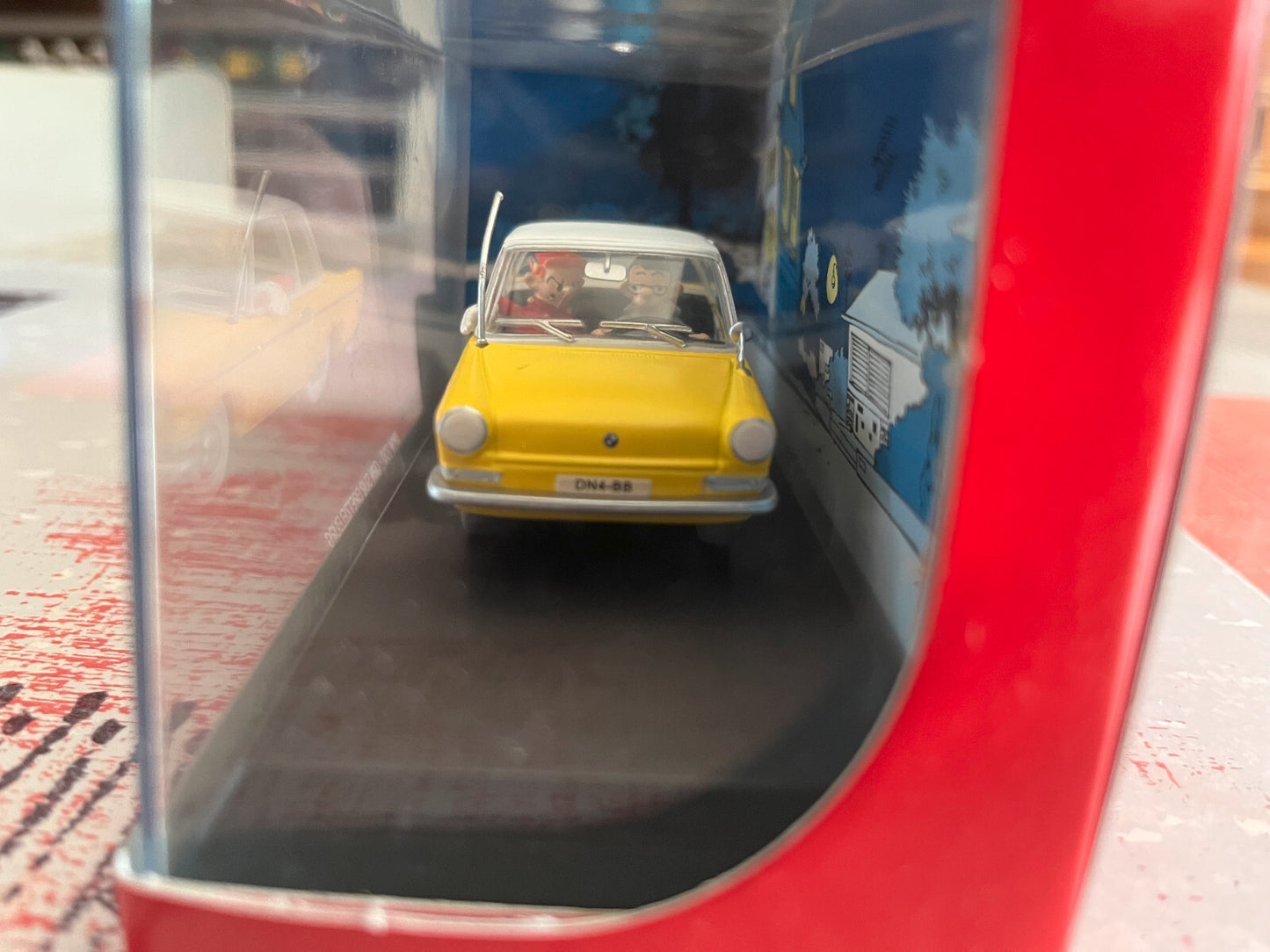 Voiture Miniature BMW 700 QRN sur Bretzelburg Spirou 1/43