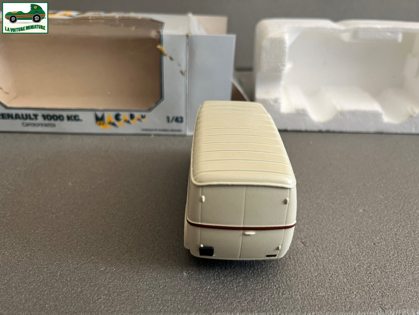 Voiture Miniature Renault 1000 KG Macadam au 1/43