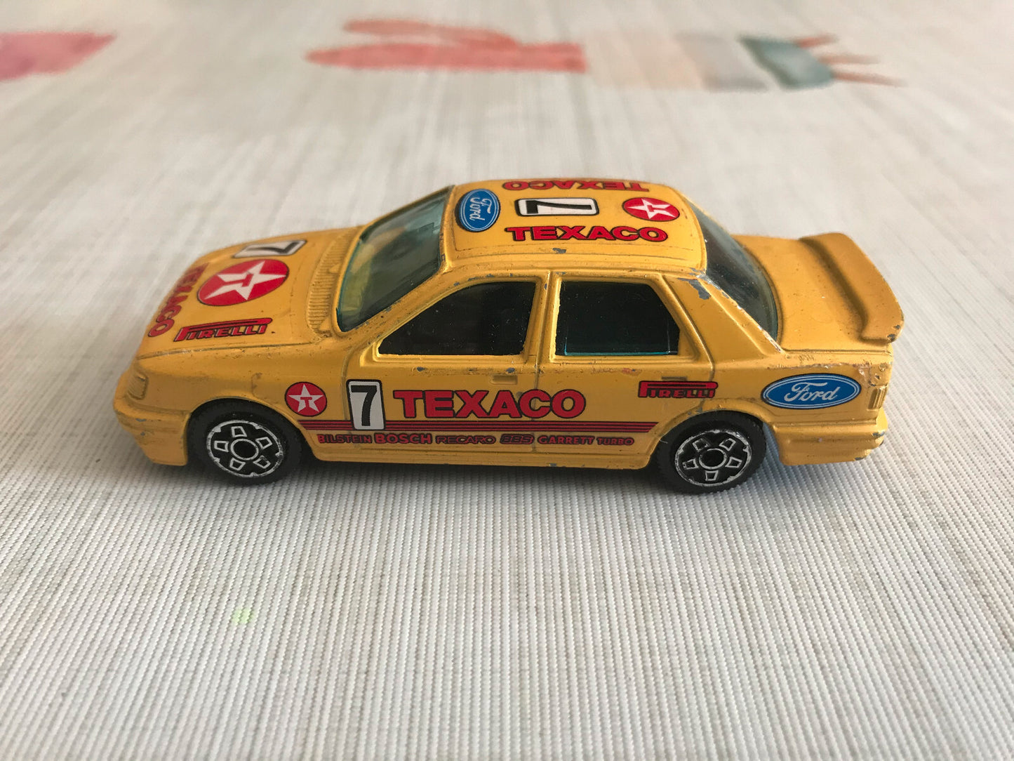 Voiture miniature Ford Sierra Texaco 7 Burago Italy au 1/43
