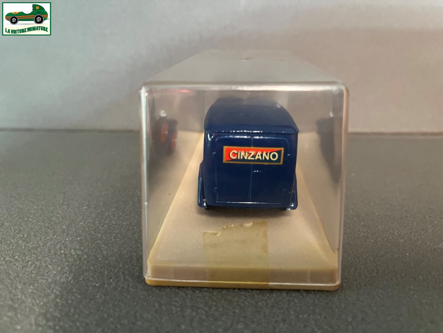 Voiture Miniature Citroen 500 kg Cinzano Eligor au 1/43
