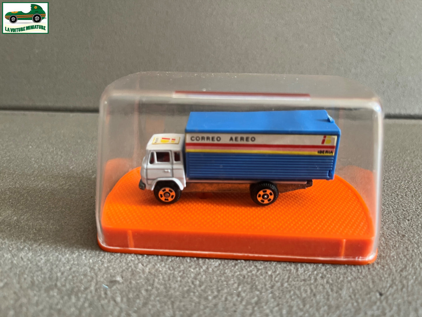 Voiture miniature Camion Mercedes Aeroport Guiloy Spain Echelle 1/124 Majorette