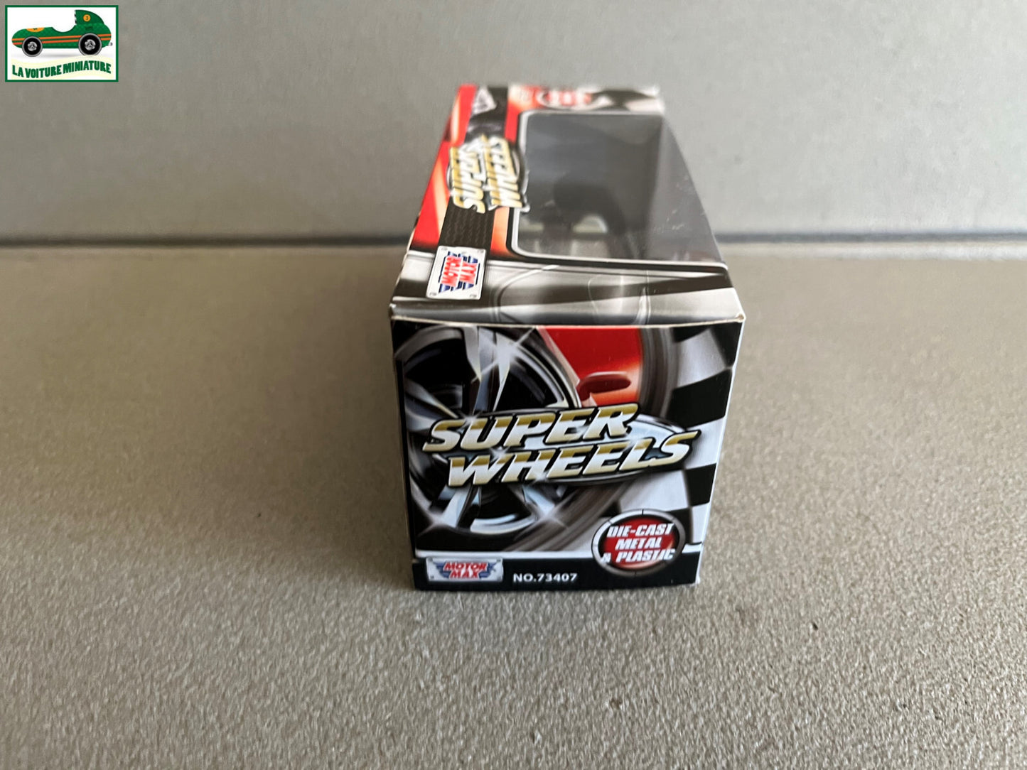 Voiture miniature 1998 Chevrolet Corvette convertible Motor Max 1/43