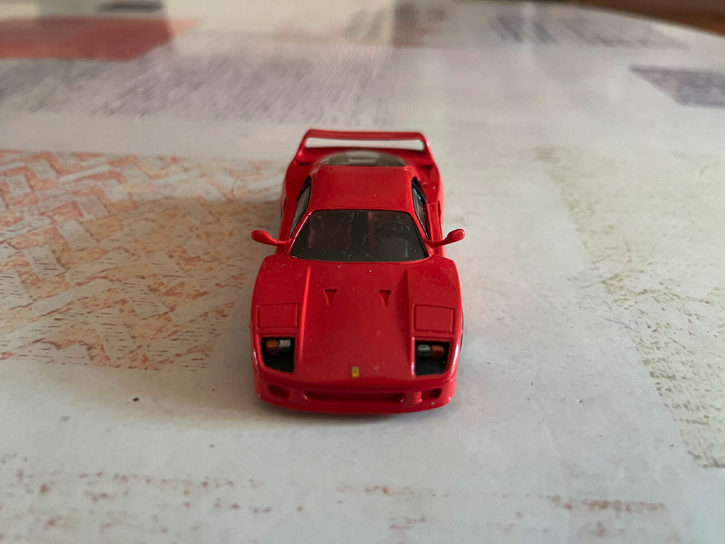 Voiture Miniature Kit monté Ferrari F40 Starter au 1/43