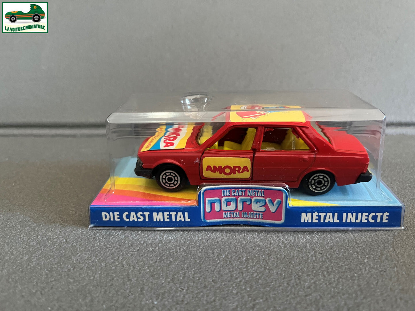 Ancienne Voiture Miniature Peugeot 305 Amora Norev au 1/43