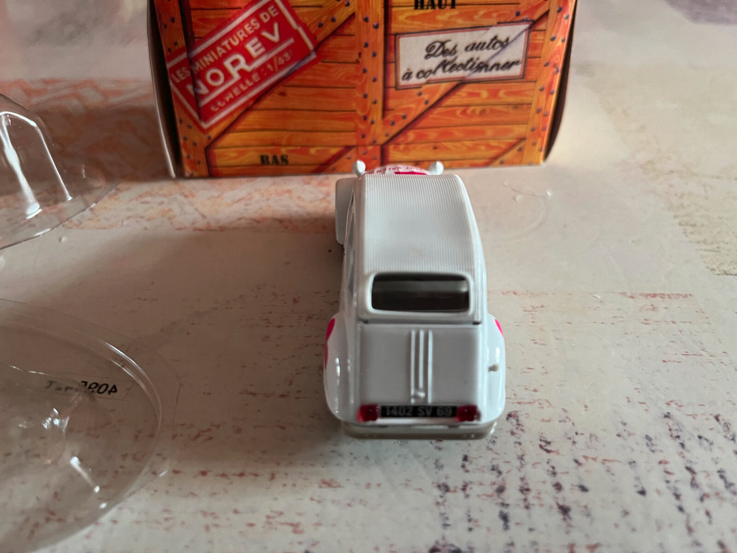 Voiture Miniature 2 CV Citroen 2cv 6 Saint Valentin Norev 1/43
