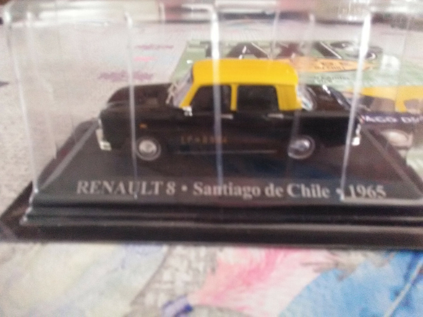 Voiture Miniature Renault 8 Santiago du Chili 1965 Taxi du Monde au 1/43