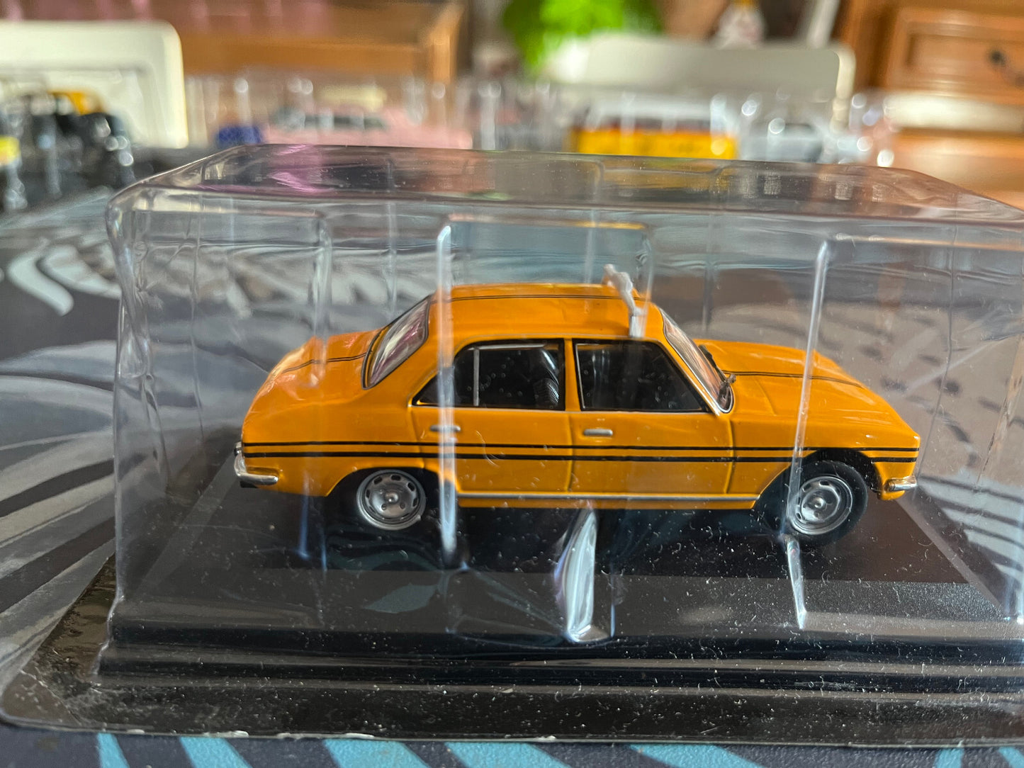 Voiture Miniature Peugeot 504 Lagos 1977 Taxi Du Monde 1/43