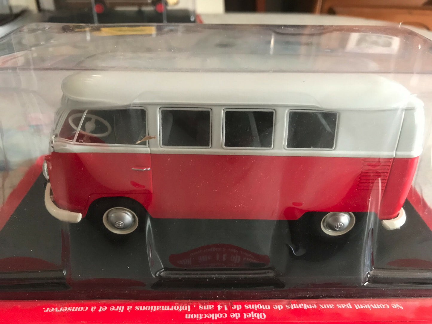 Voiture Miniature Volkswagen T1B 1960 Combi Auto Vintage Hachette au 1/24