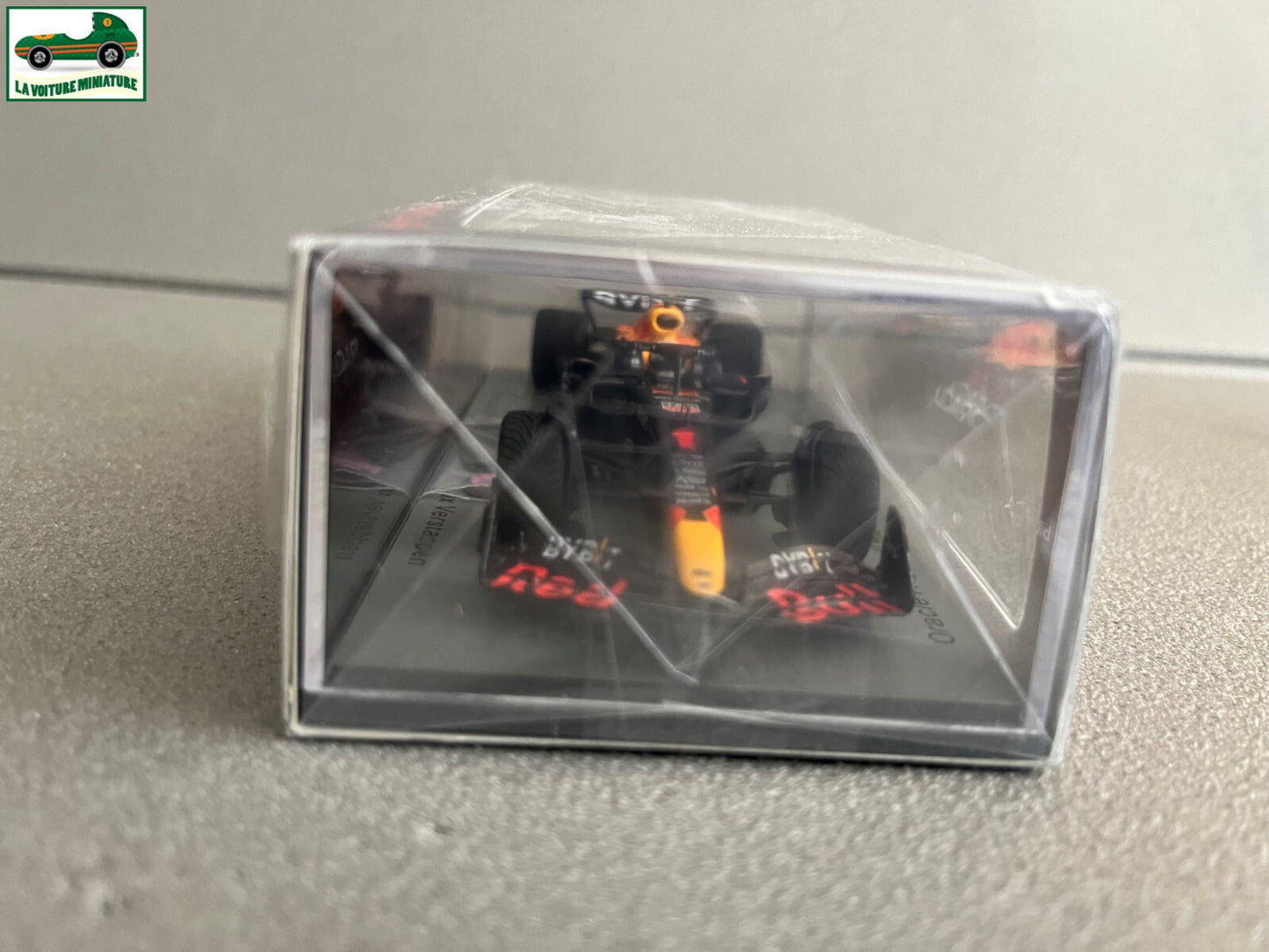 Voiture Miniature Formule 1 F1 Oracle Red Bull Racing RB18 Japon Spark au 1/43