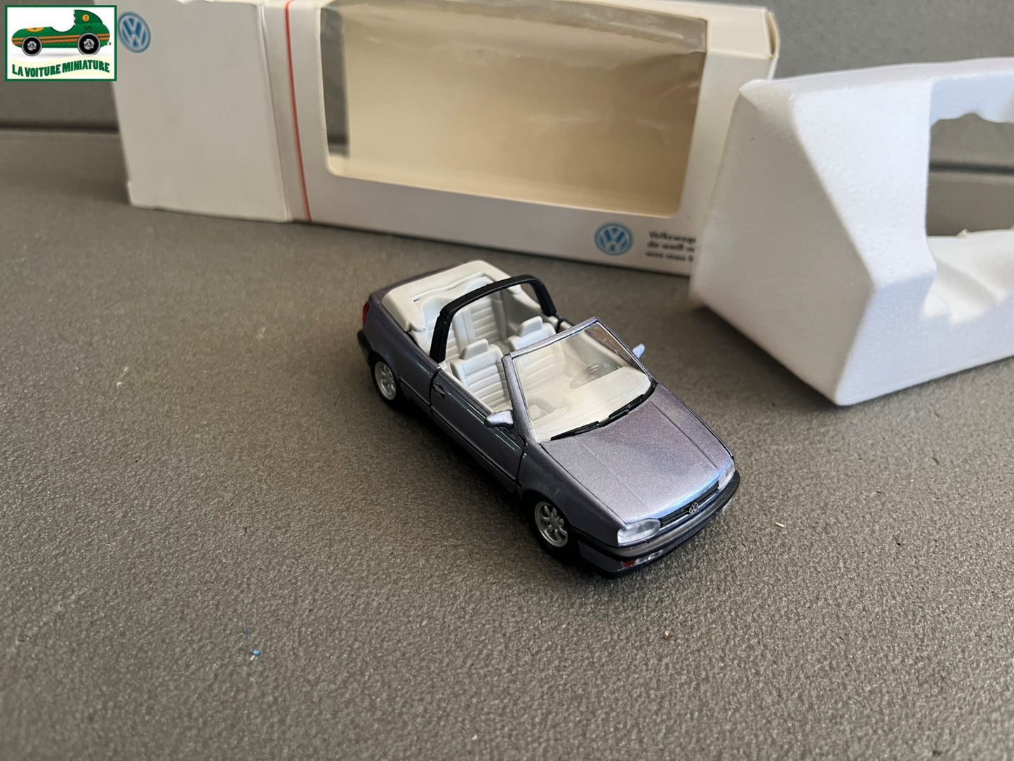 Voiture Miniature Volkswagen Golf Cabriolet Schabak au 1/43
