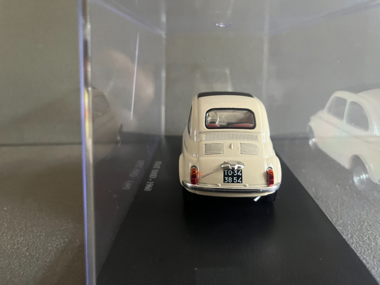 Voiture miniature Fiat 500D 1960 au 1/24