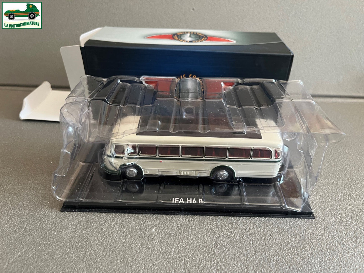 Voiture miniature IFA H6 B Autobus Bus Autocar Atlas 1/72