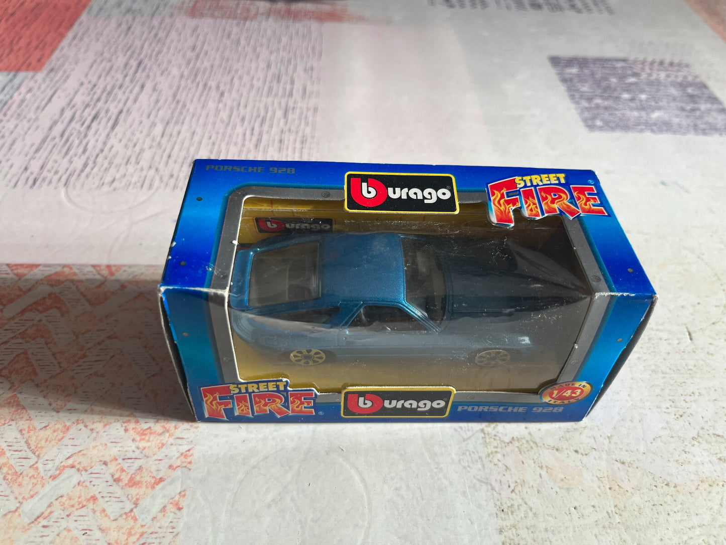 Voiture miniature Burago Street Fire Porsche 928 au 1/43