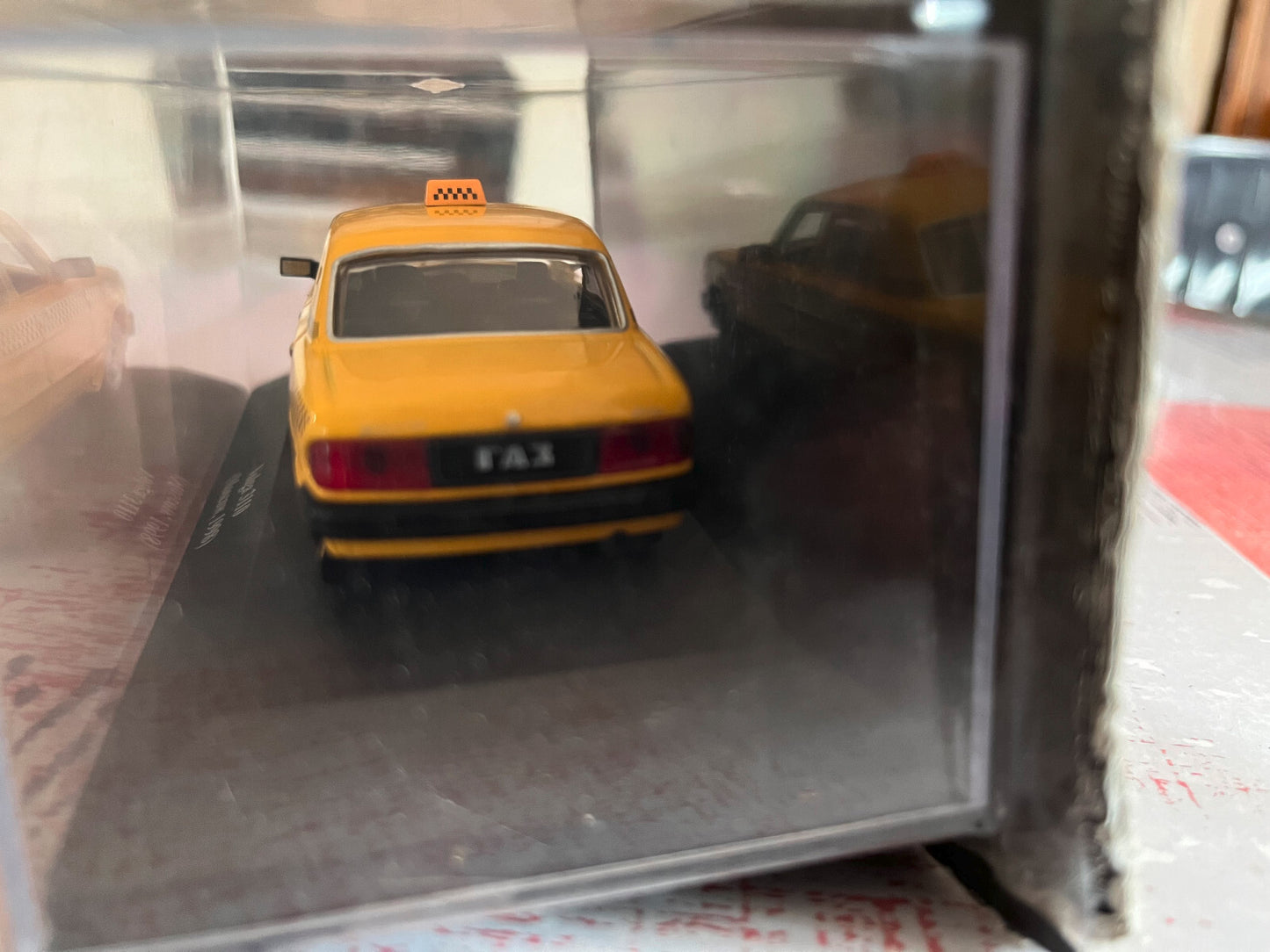 Voiture Miniature Taxi Volga 3110 Moscou 1998 Taxis du Monde au 1/43