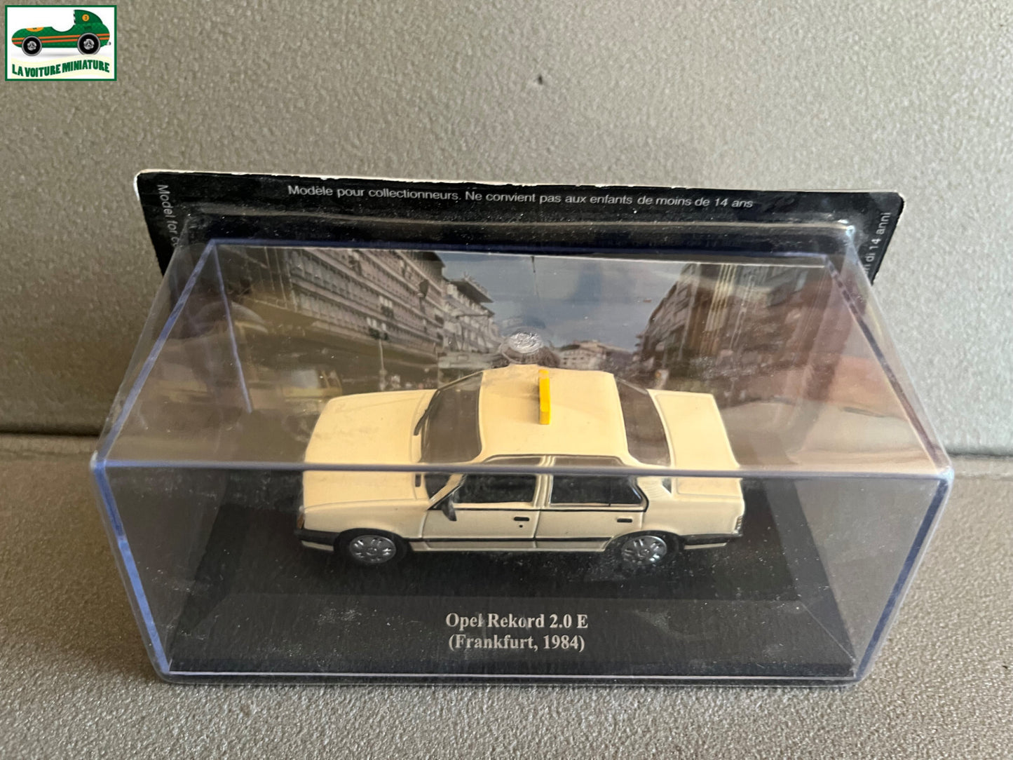 Voiture Miniature Opel Rekord 2.0E 1984 Frankfurt Taxi Du Monde au 1/43 Altaya
