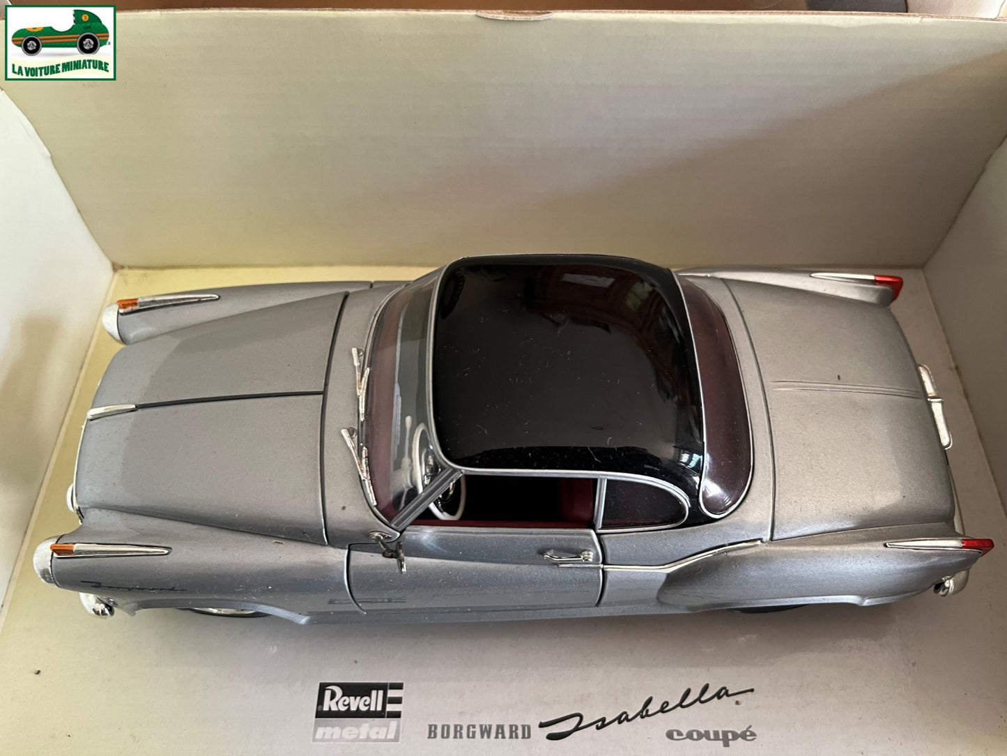 Voiture miniature Borgward Isabella Coupé Revell au 1/18