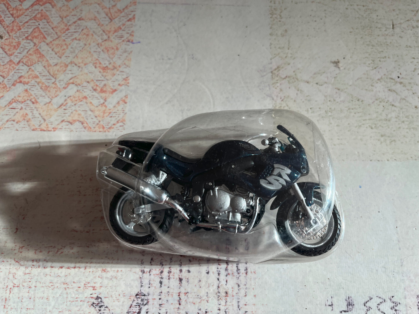 Moto miniature Triumph RS Motos à Collectionner Maisto Altaya au 1/18
