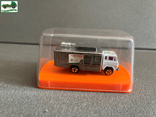 Voiture miniature Camion Mercedes Aeroport Guiloy Spain Echelle 1/124 Majorette