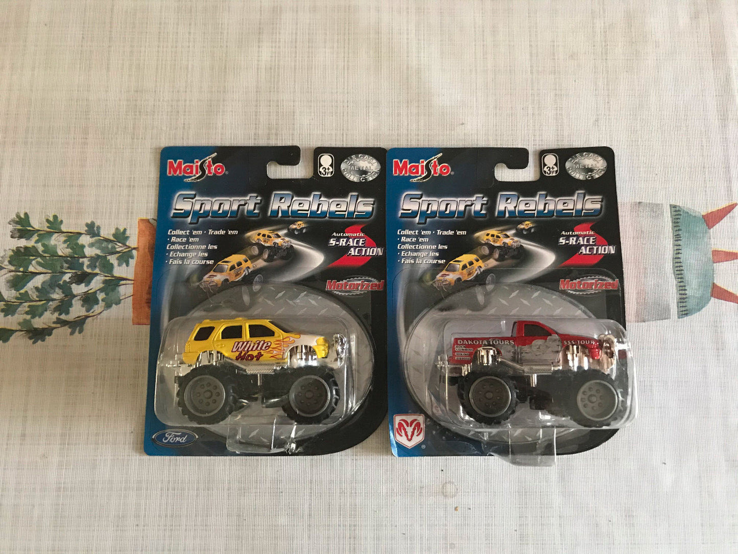 Voiture Miniature Lot de 2 Maisto Monster 4x4 Sport Rebels White Hot Dakota