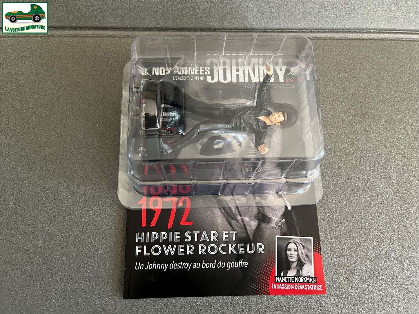 Figurine de Collection Johnny Hallyday Hippie Star et Flower Rockeur N°42