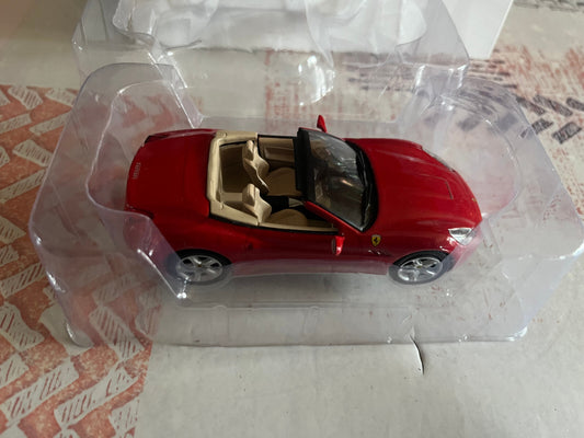 Voiture miniature Collection Ferrari California Hachette au 1/43
