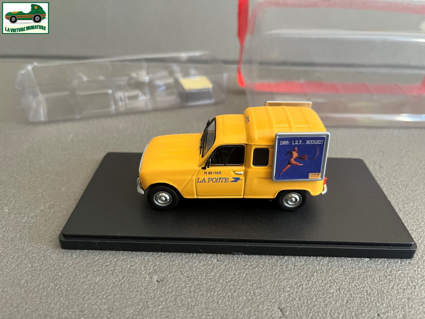 Voiture miniature Passion Renault 4 4L R4 F4 La Poste Hachette au 1/43
