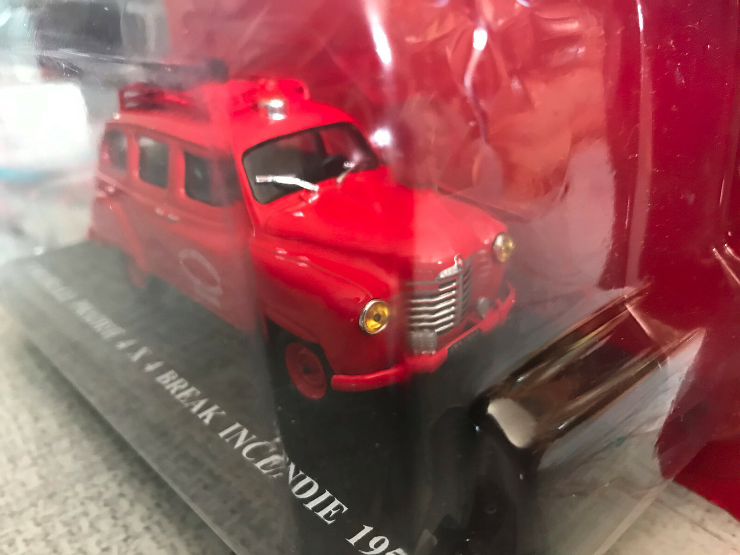 Voiture miniature Renault Colorale Prairie 4x4 Break Incendie Hachette au 1/43
