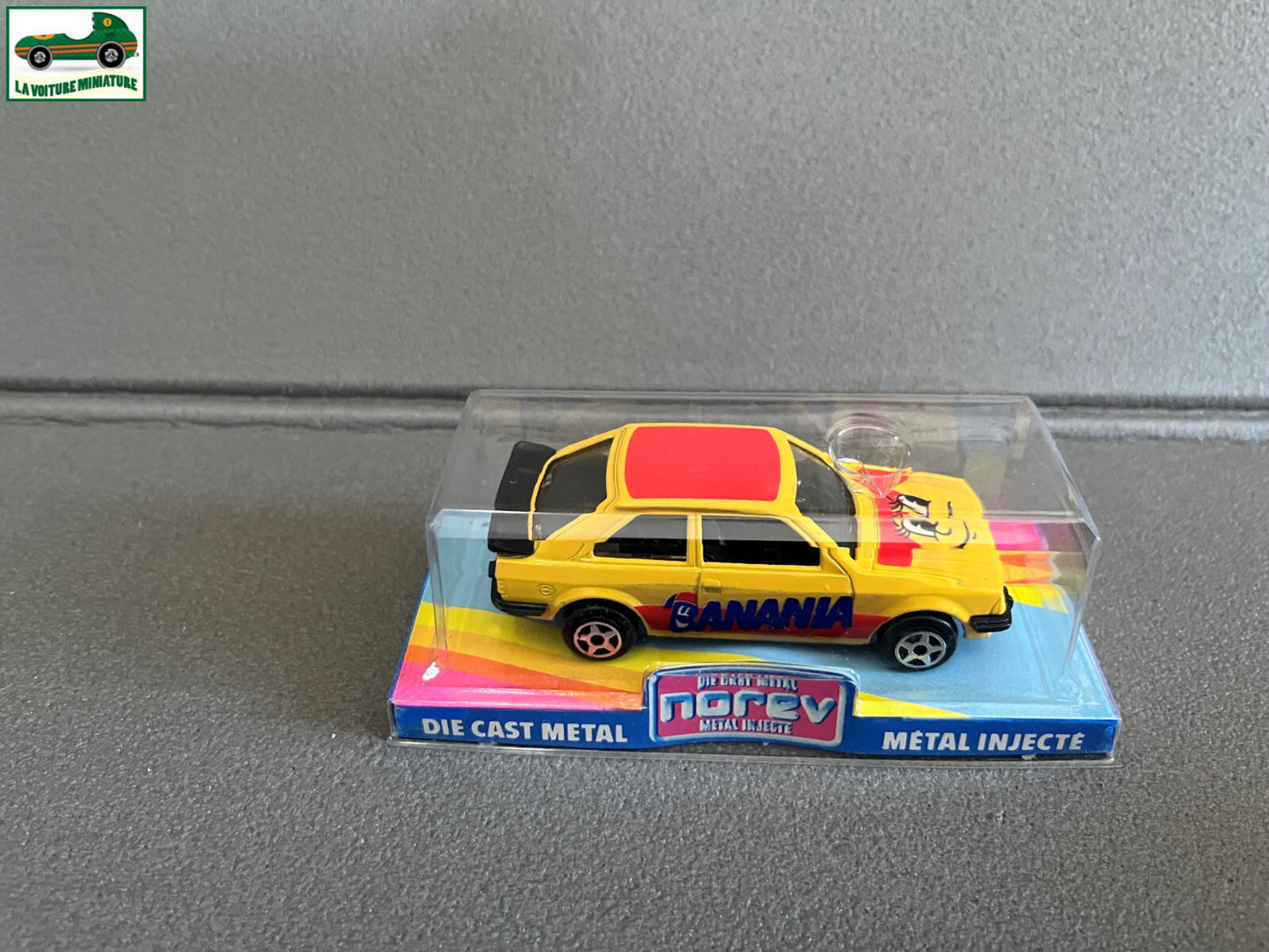Ancienne Voiture Miniature Ford Escort Banania Norev au 1/43