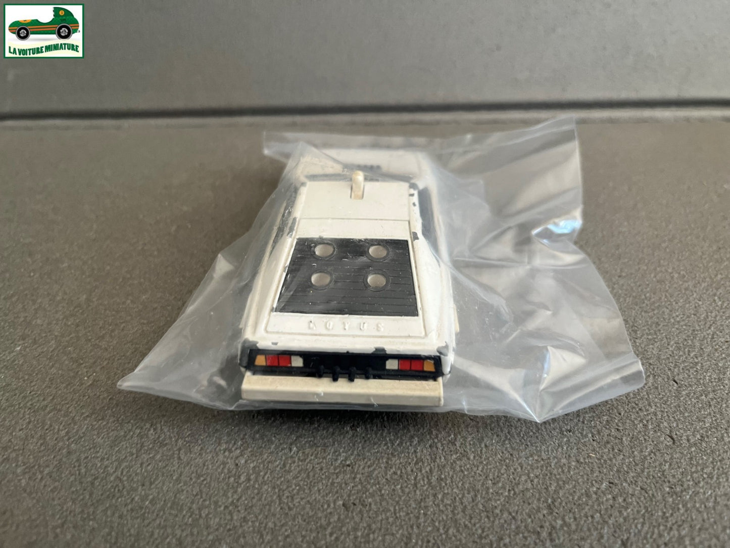 Voiture Miniature Lotus Esprit 007 Bond Corgi GT Britain 1/35 1/36 Epave