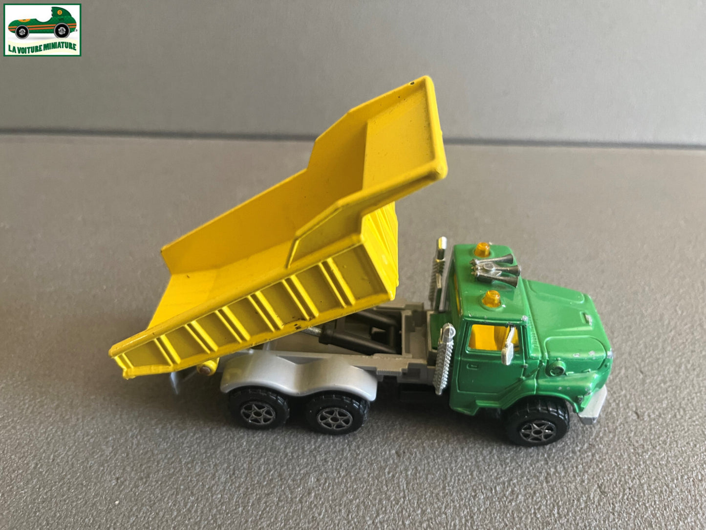 Ancienne Miniature Voiture Camion Benne Basculante Carrière Majorette 1/60