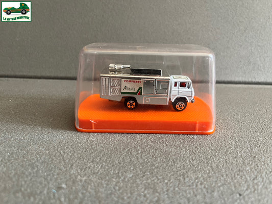 Voiture miniature Camion Mercedes Aeroport Guiloy Spain Echelle 1/124 Majorette