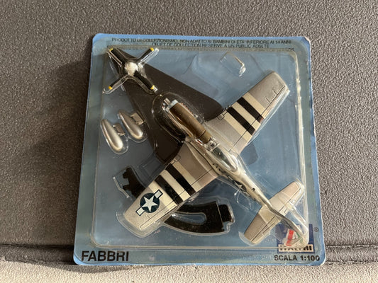 Avion miniature Militaire P-51 Mustang Fabbri Italeri 1/100