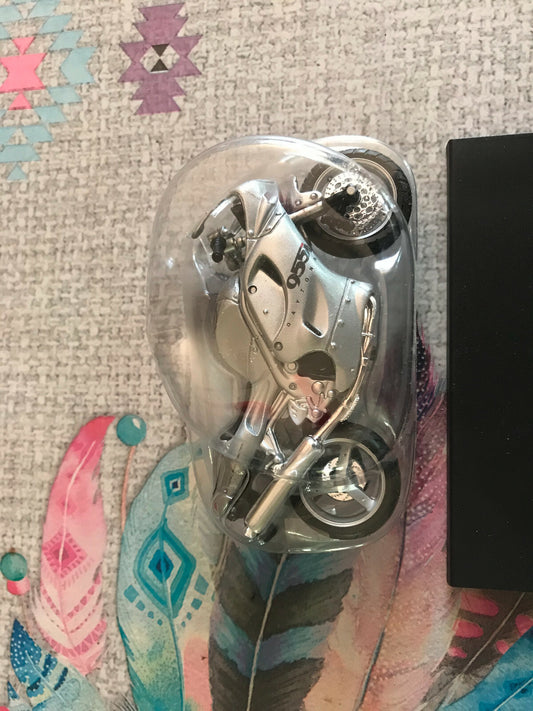 Moto miniature Triumph 955i Daytona Motos à Collectionner Maisto Altaya 1/18