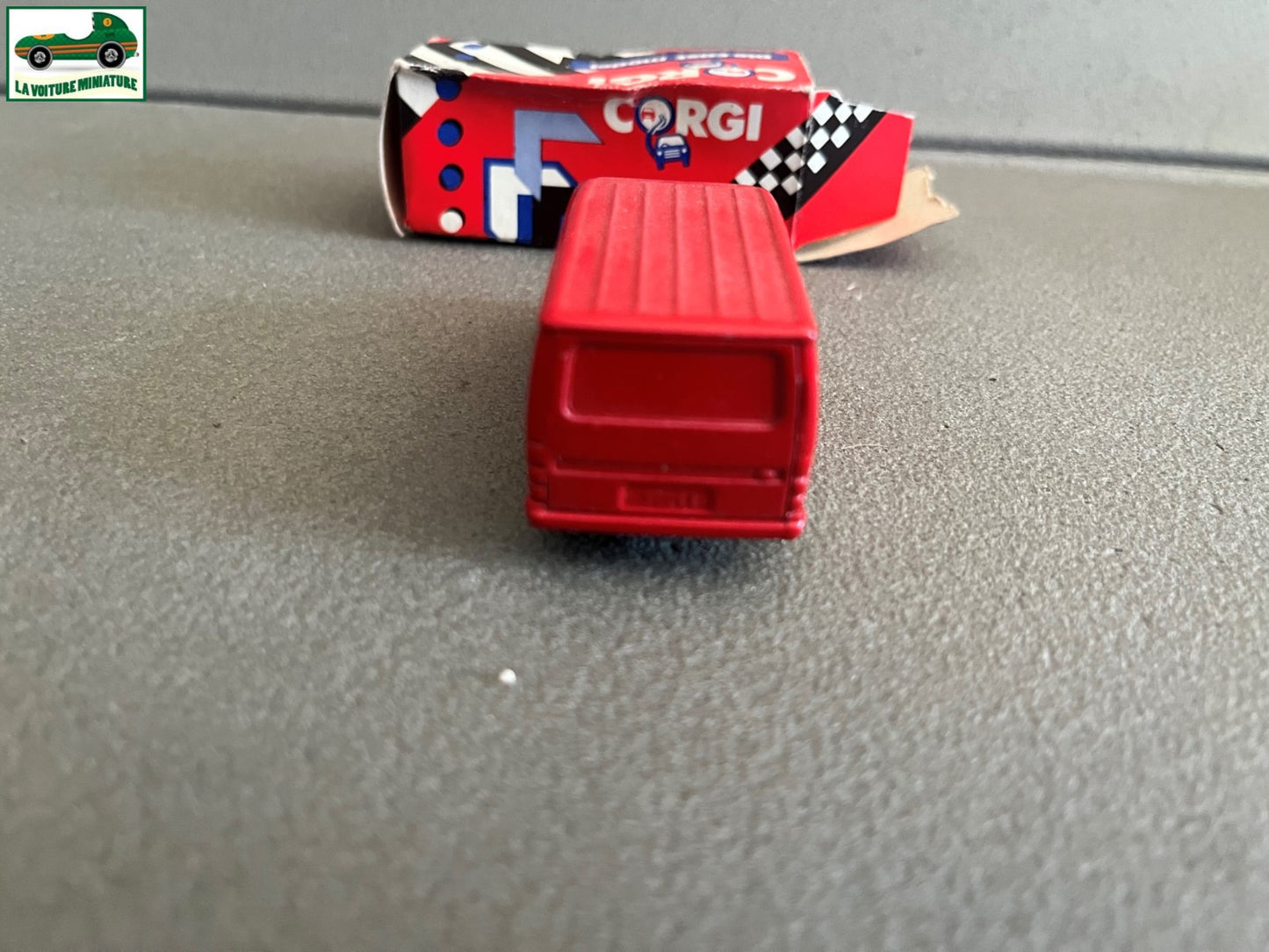 Ancienne Voiture Miniature Corgi Ford Transit Made GT Britain Echelle Majorette