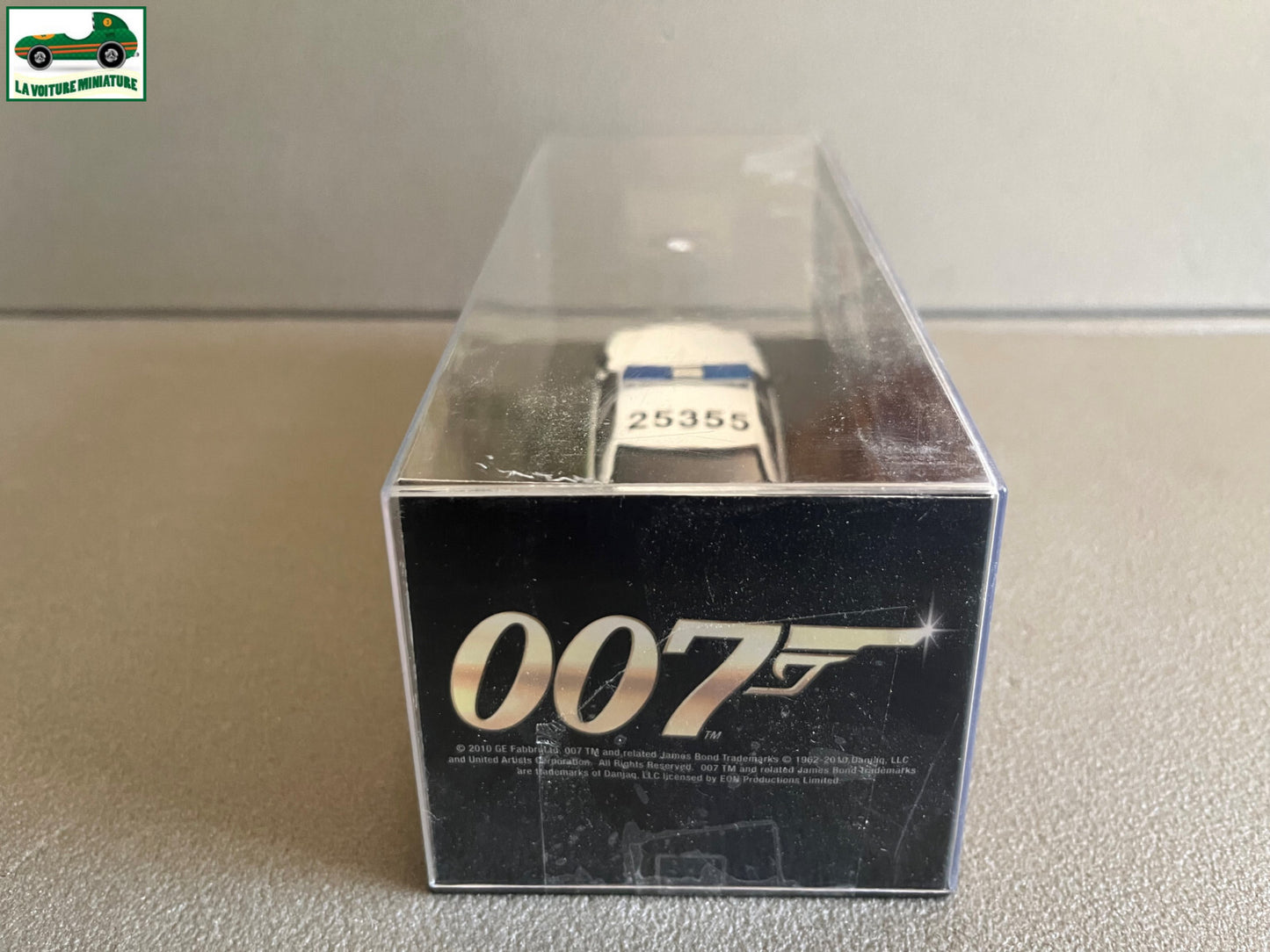 Voiture Miniature Ford Crown Victoria Police Interceptor James Bond 007 au 1/43