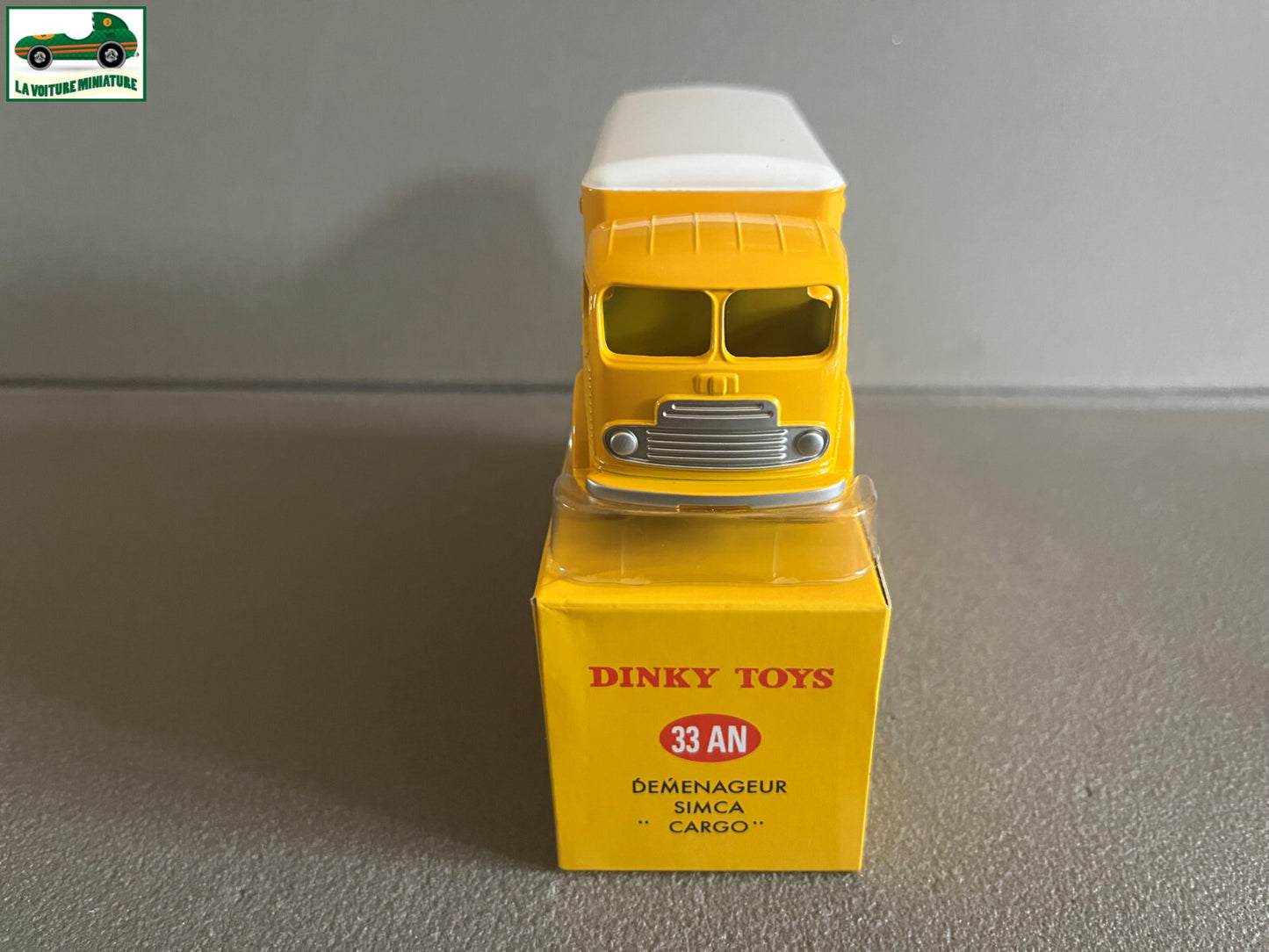 Voiture miniature Camion Déménageur Simca Cargo 33AN Dinky Toys Atlas