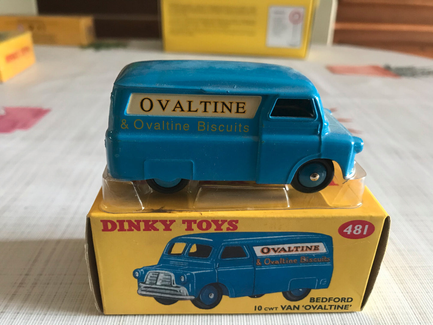Voiture miniature Camion Bedford 10 CWT Van Ovaltine 481 Dinky Toys Atlas