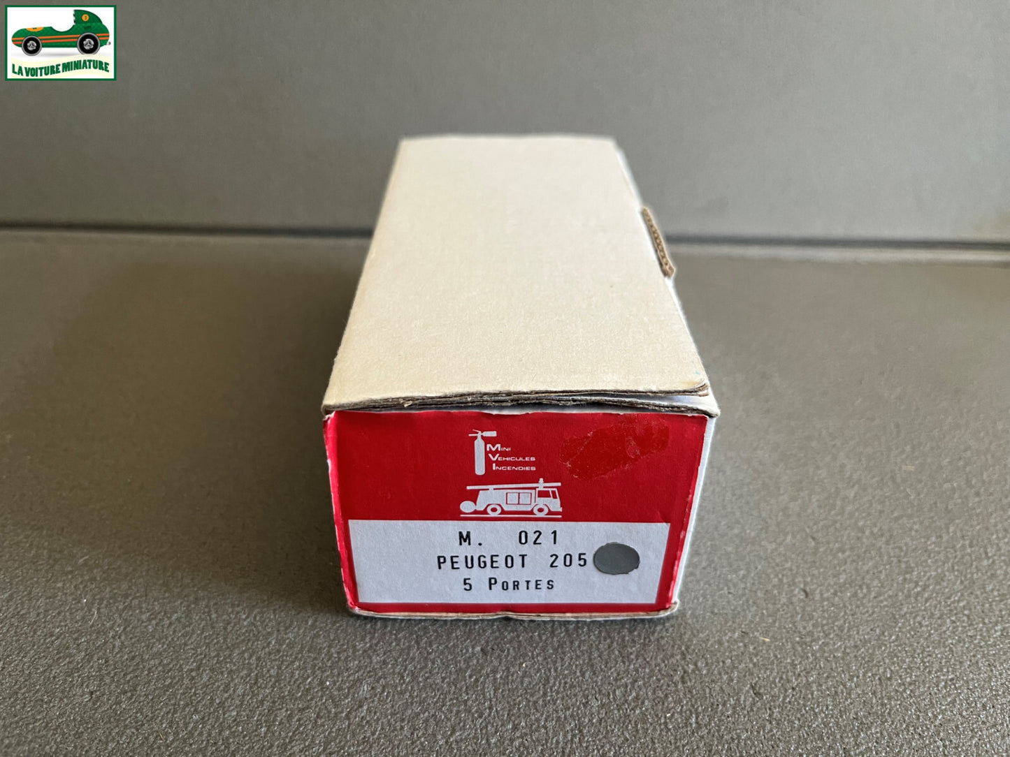 Voiture Miniature Kit résine monté Peugeot 205 5 Portes MVI France au 1/43