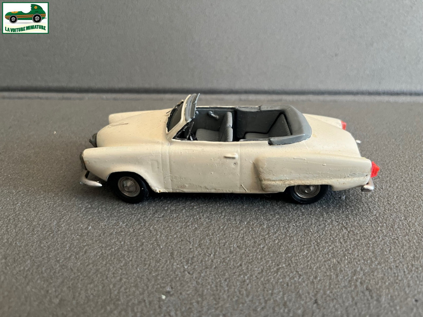 Voiture Miniature Kit monté Studebaker 51 Provence Moulage au 1/43 Défauts